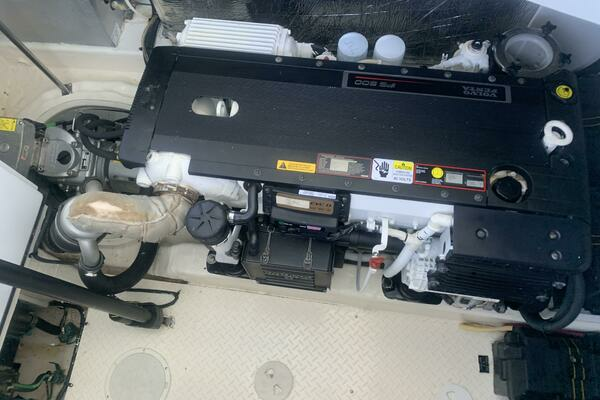 2011 Cruisers Yachts 40