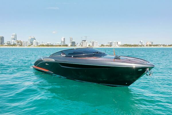 2022 Riva 38