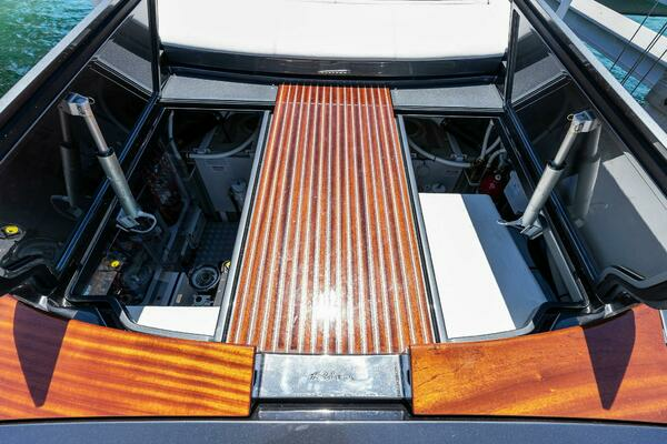 2022 Riva 38