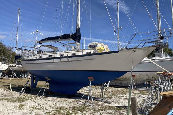 37ft Pacific Seacraft Yacht For Sale