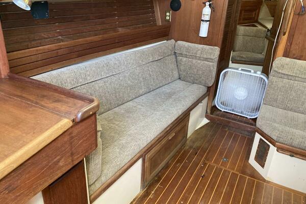 37ft Pacific Seacraft Yacht For Sale