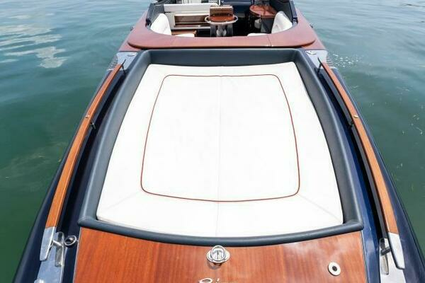 2020 Riva 33