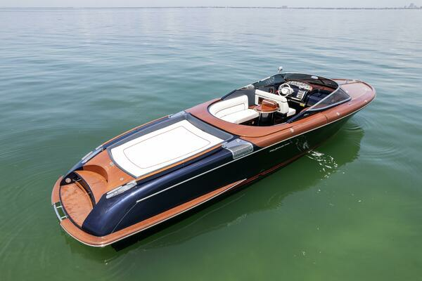 2020 Riva 33