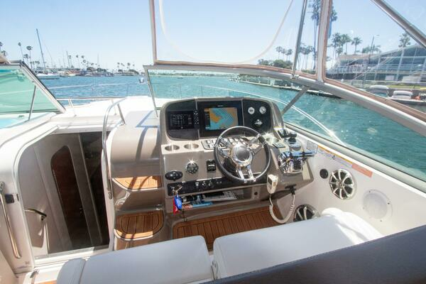 Photo of the 2008 Rinker 40 Express Cruiser "No Name"