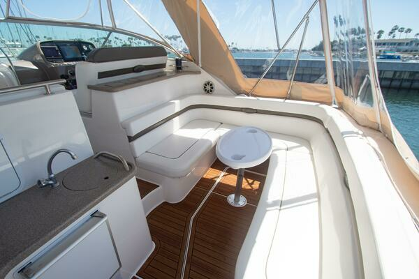 Photo of the 2008 Rinker 40 Express Cruiser "No Name"