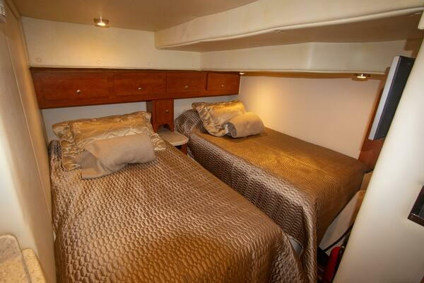 Photo of the 2008 Rinker 40 Express Cruiser "No Name"