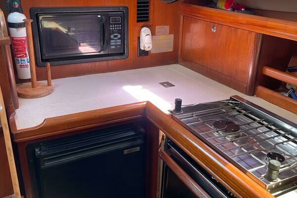 Photo of the 2006 Hunter 33 "SANDALO"