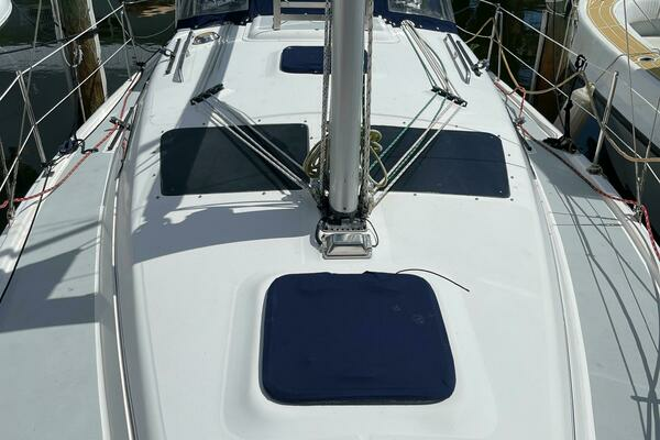 Photo of the 2006 Hunter 33 "SANDALO"