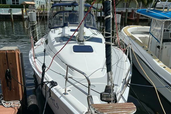 Photo of the 2006 Hunter 33 "SANDALO"