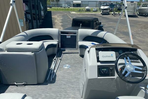 Photo of the 2022 Bennington 22LSR