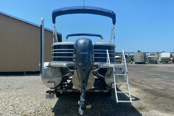 Photo of the 2022 Bennington 22LSR