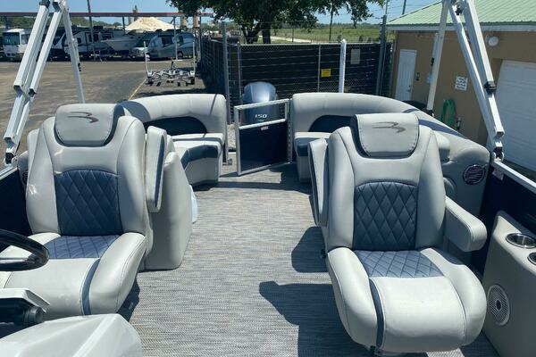 Photo of the 2022 Bennington 22LSR