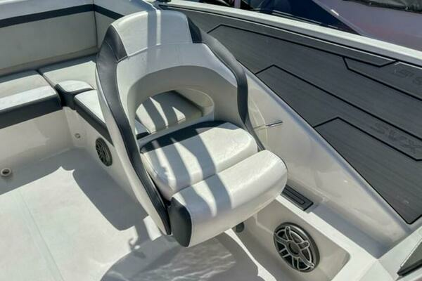 Photo of the 2024 Starcraft SVX 231 OB DH