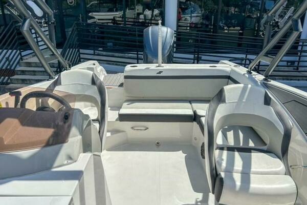 Photo of the 2024 Starcraft SVX 231 OB DH