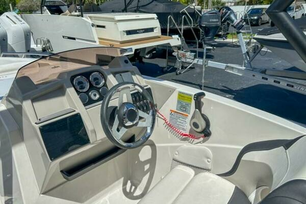 Photo of the 2024 Starcraft SVX 231 OB DH