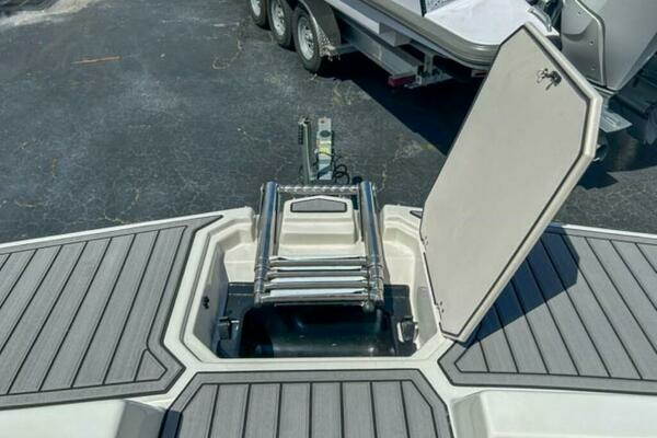 Photo of the 2024 Starcraft SVX 231 OB DH