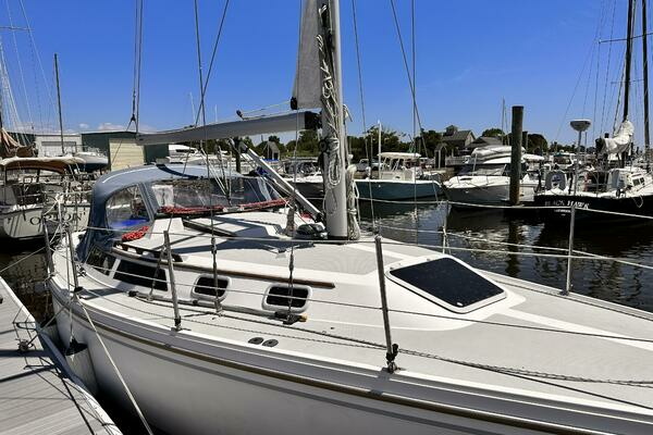 Reality 30ft Catalina Yacht For Sale