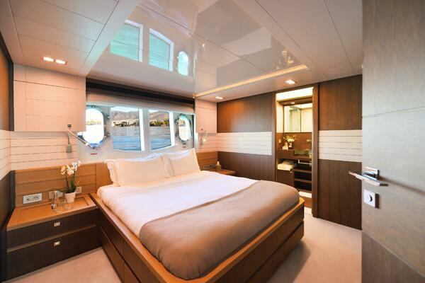 INFINITAS  100ft Custom Line Yacht For Sale