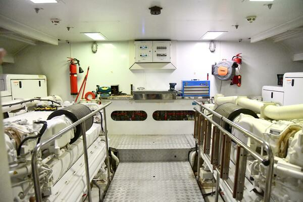 INFINITAS  100ft Custom Line Yacht For Sale