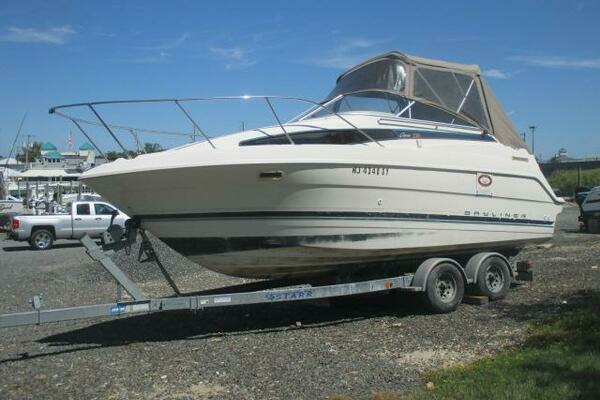 23ft Bayliner Yacht For Sale