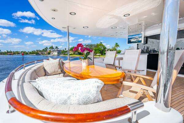 2008 Lazzara Yachts 116