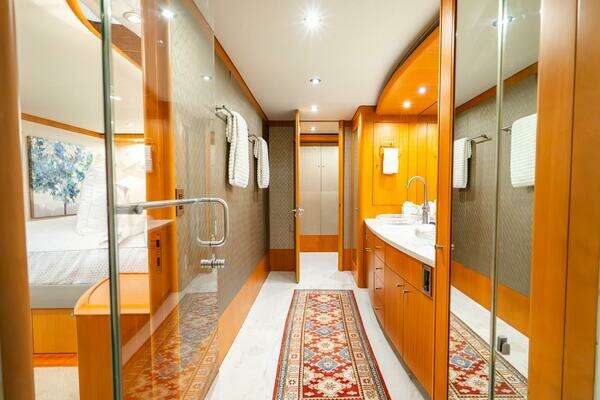 2008 Lazzara Yachts 116