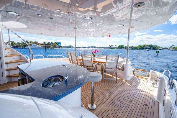 2008 Lazzara Yachts 116