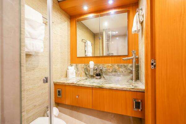 2008 Lazzara Yachts 116