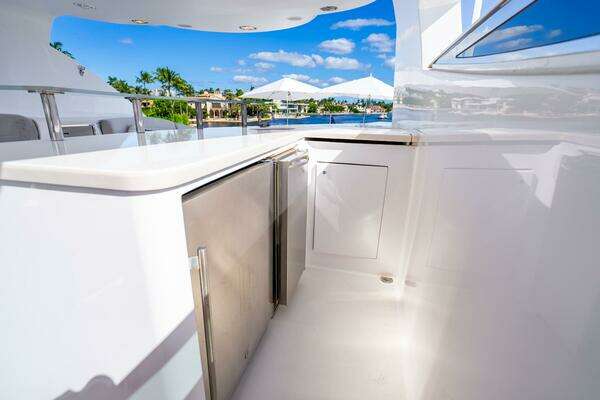 2008 Lazzara Yachts 116