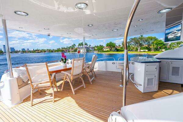 2008 Lazzara Yachts 116