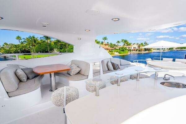 2008 Lazzara Yachts 116