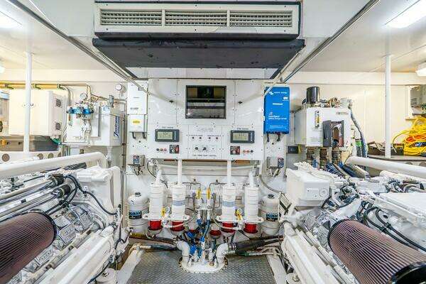 2008 Lazzara Yachts 116