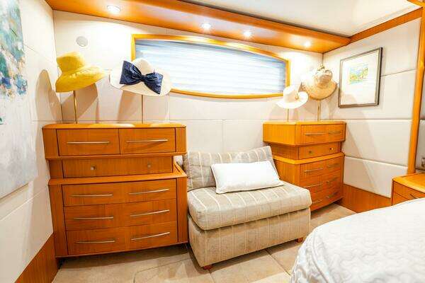 2008 Lazzara Yachts 116