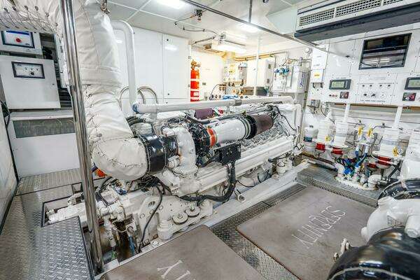 2008 Lazzara Yachts 116