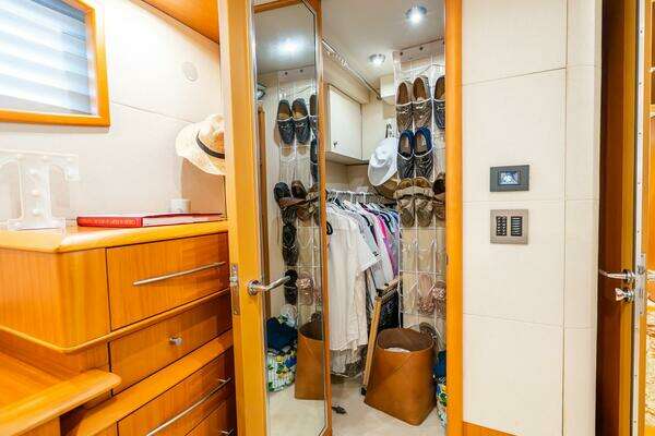 2008 Lazzara Yachts 116