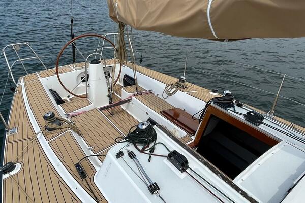 35ft J Boats Yacht For Sale