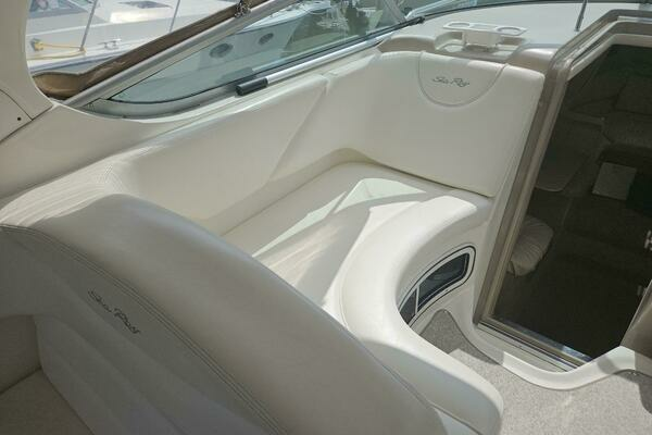 Photo of the 2004 Sea Ray 