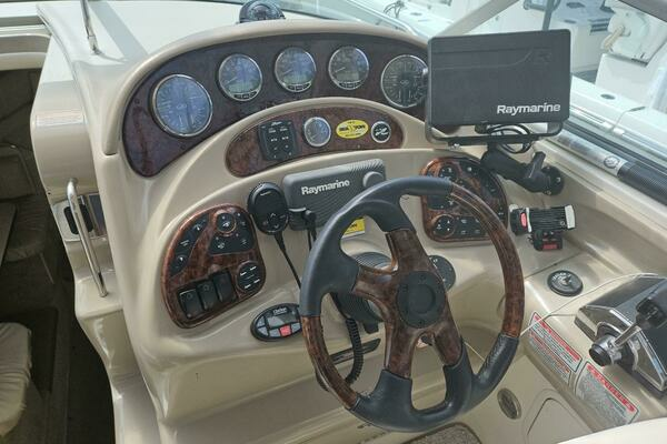 Photo of the 2004 Sea Ray 