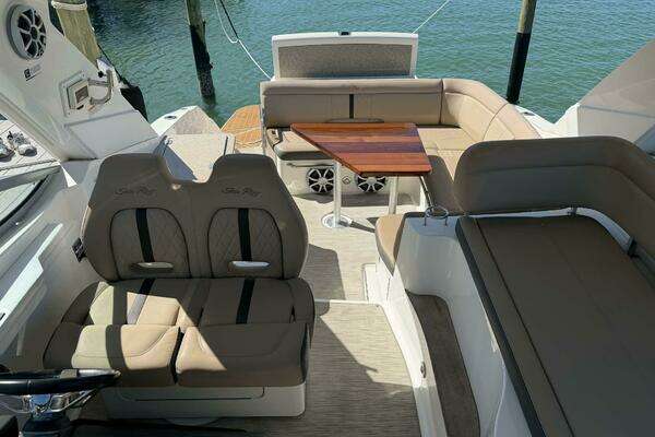 2016 Sea Ray 35