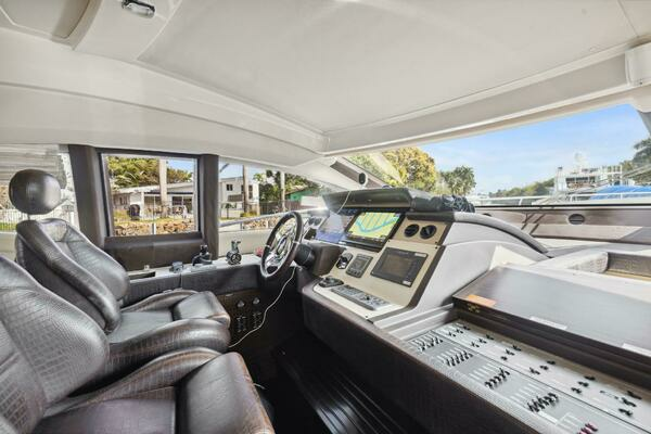 2013 Azimut 70