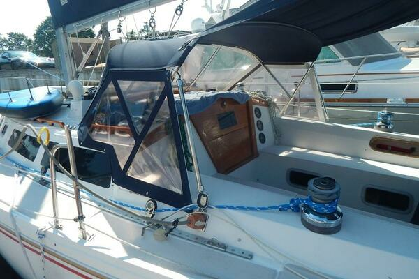 Photo of the 1986 Catalina 34