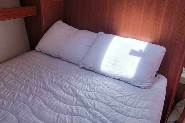 Photo of the 2002 Hunter 450 "PURA VIDA"