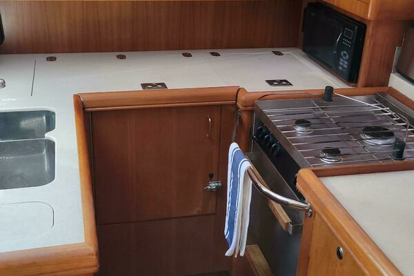 Photo of the 2002 Hunter 450 "PURA VIDA"