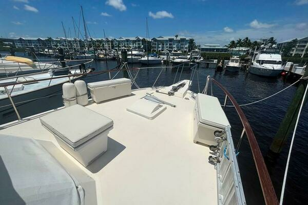 Photo of the 1981 Hatteras 48 Motoryacht "RUBBER DUCKY"