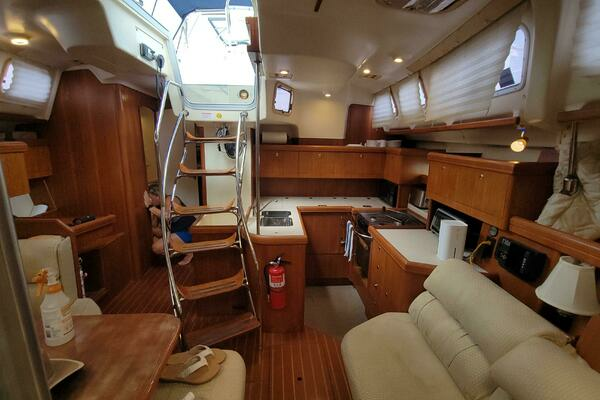 Photo of the 2002 Hunter 450 "PURA VIDA"