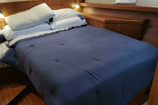 Photo of the 2002 Hunter 450 "PURA VIDA"