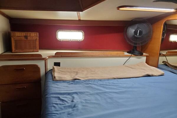Chasin rsquo  Summer 37ft Irwin Yacht For Sale