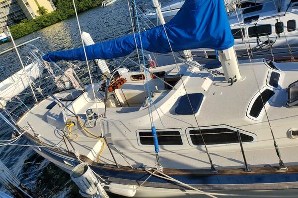 Chasin rsquo  Summer 37ft Irwin Yacht For Sale