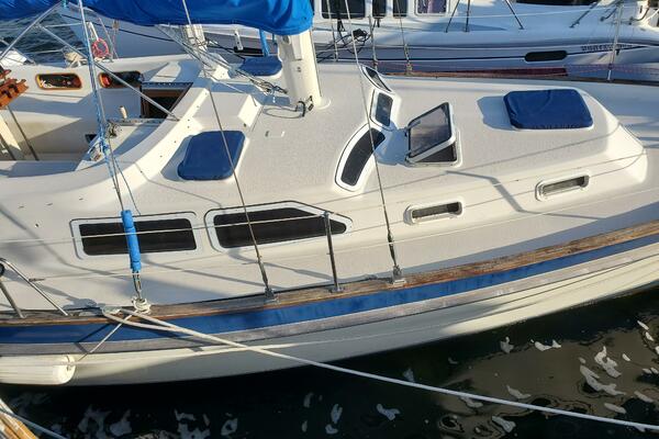 Chasin rsquo  Summer 37ft Irwin Yacht For Sale