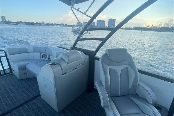 25ft Montara Yacht For Sale